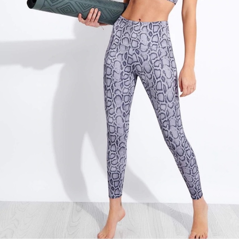 High Rise Yoga Pants Leggings‎ Women’s M/L Purple Snake Print Onzie Athleisure